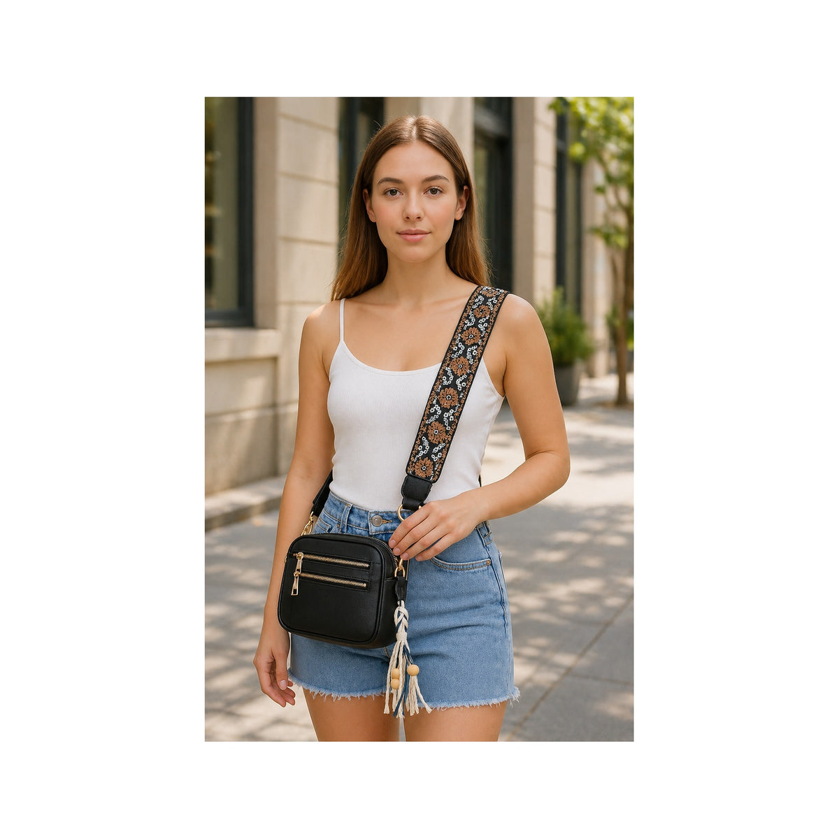 Bolso Bandolera para Mujer, Color Negro con Correa Ajustable Estampada a Juego y Colgante Artesanal
