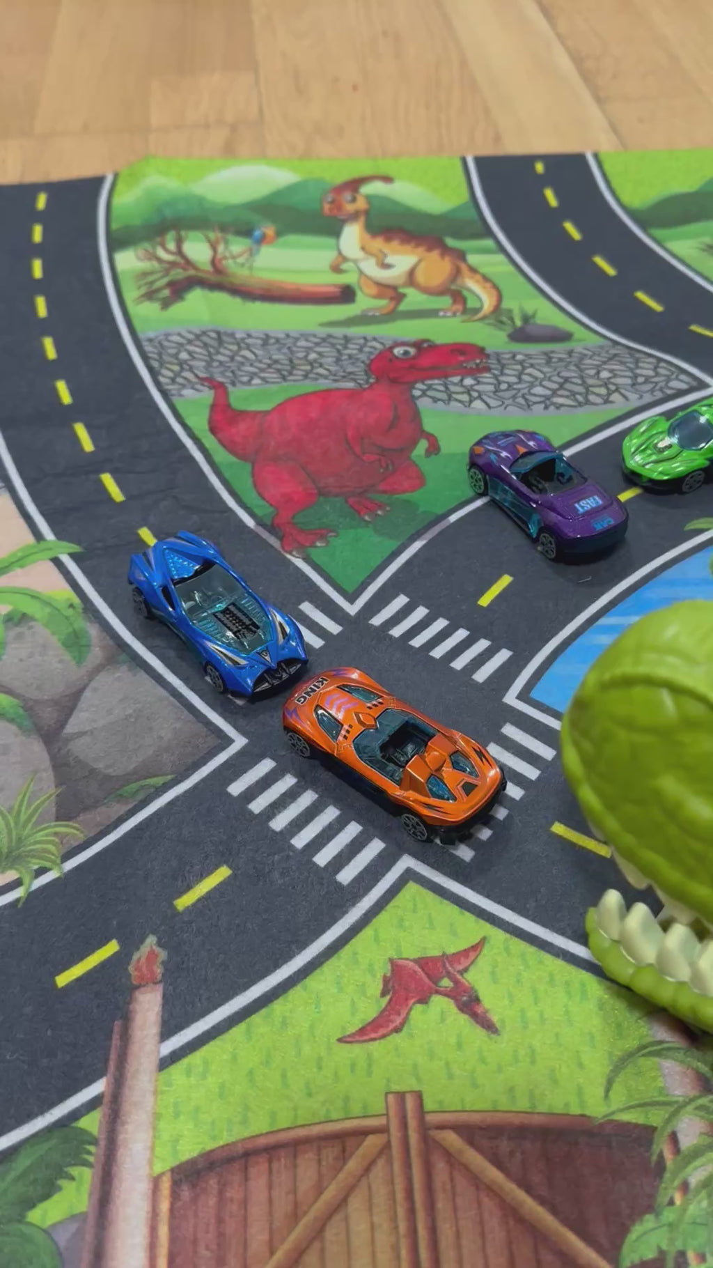 Dinosaurio Come-Carritos con 6 Coches Deportivos + Alfombrilla de Juego – ¡Diversión Imparable!